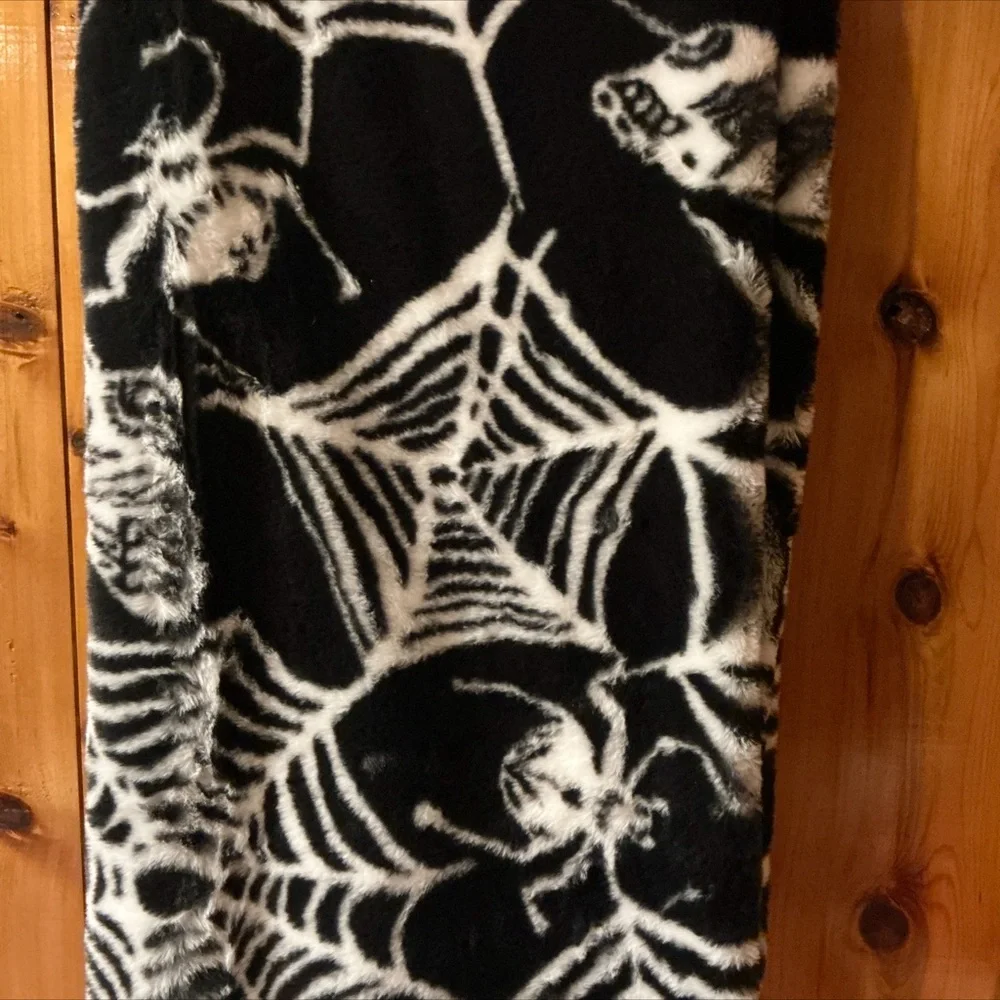 RACHEL ZOE Charlotte Webs Koda Throw-50” x 70”